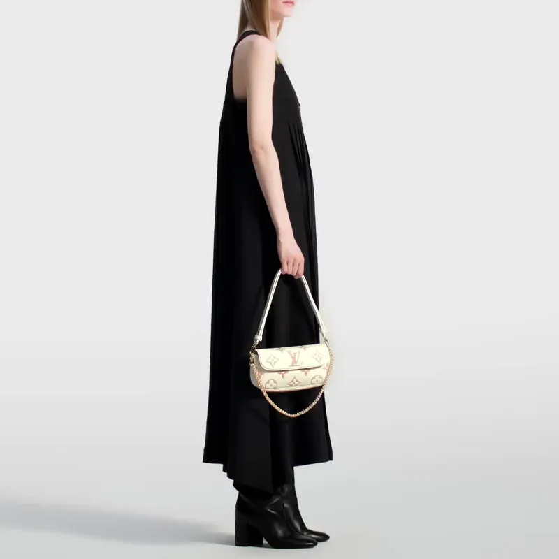 LOUIS VUITTON★ ルイヴィトン WALLET ON CHAIN IVY M83026