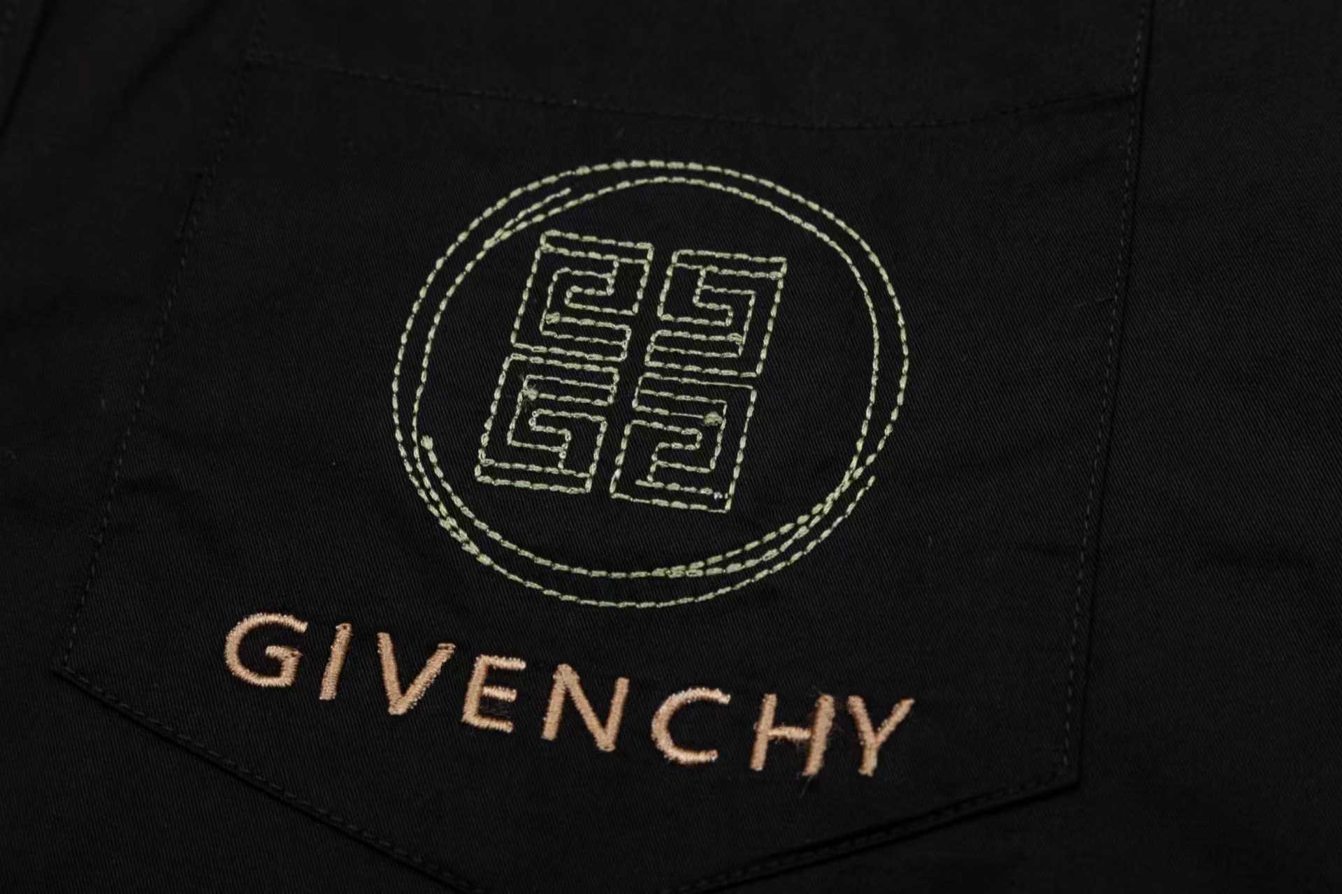 【GIVENCHY 公式旗艦店】ジバンシー シャツ ご好評に付き再入荷 240716