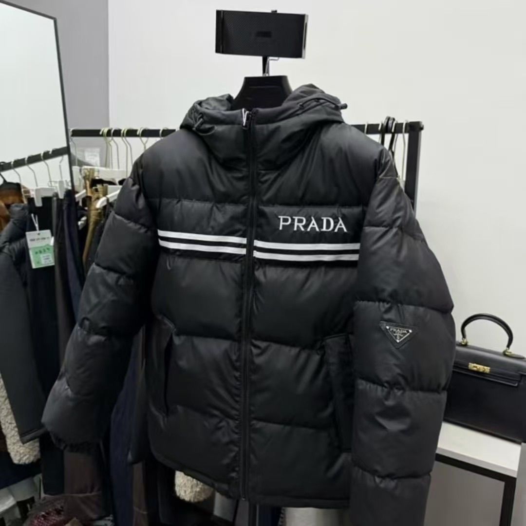 【PRADA旗艦店】プラダ ダウンジャケット ご好評に付き再入荷！
