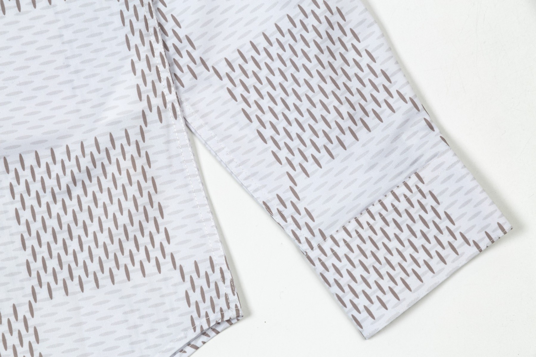 【LOUIS VUITTON 公式旗艦店】ルイヴィトン シャツ ご好評に付き再入荷 240715