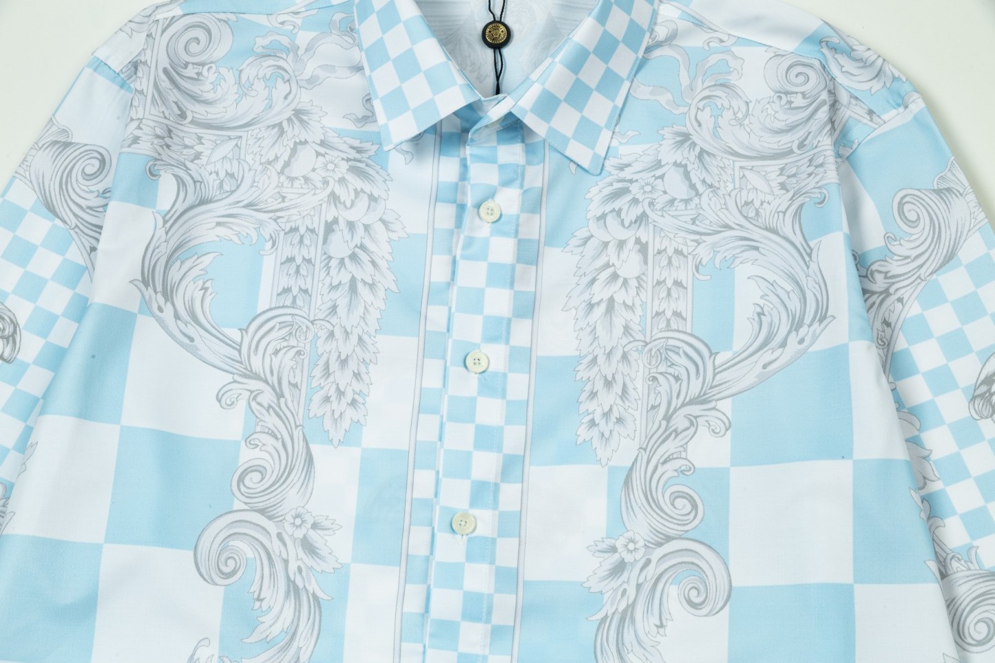 【VERSACE 公式旗艦店】ヴェルサーチ シャツ ご好評に付き再入荷 240716