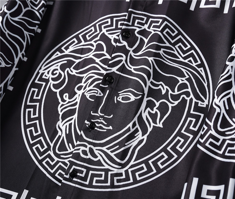 【VERSACE 公式旗艦店】ヴェルサーチ シャツ ご好評に付き再入荷！