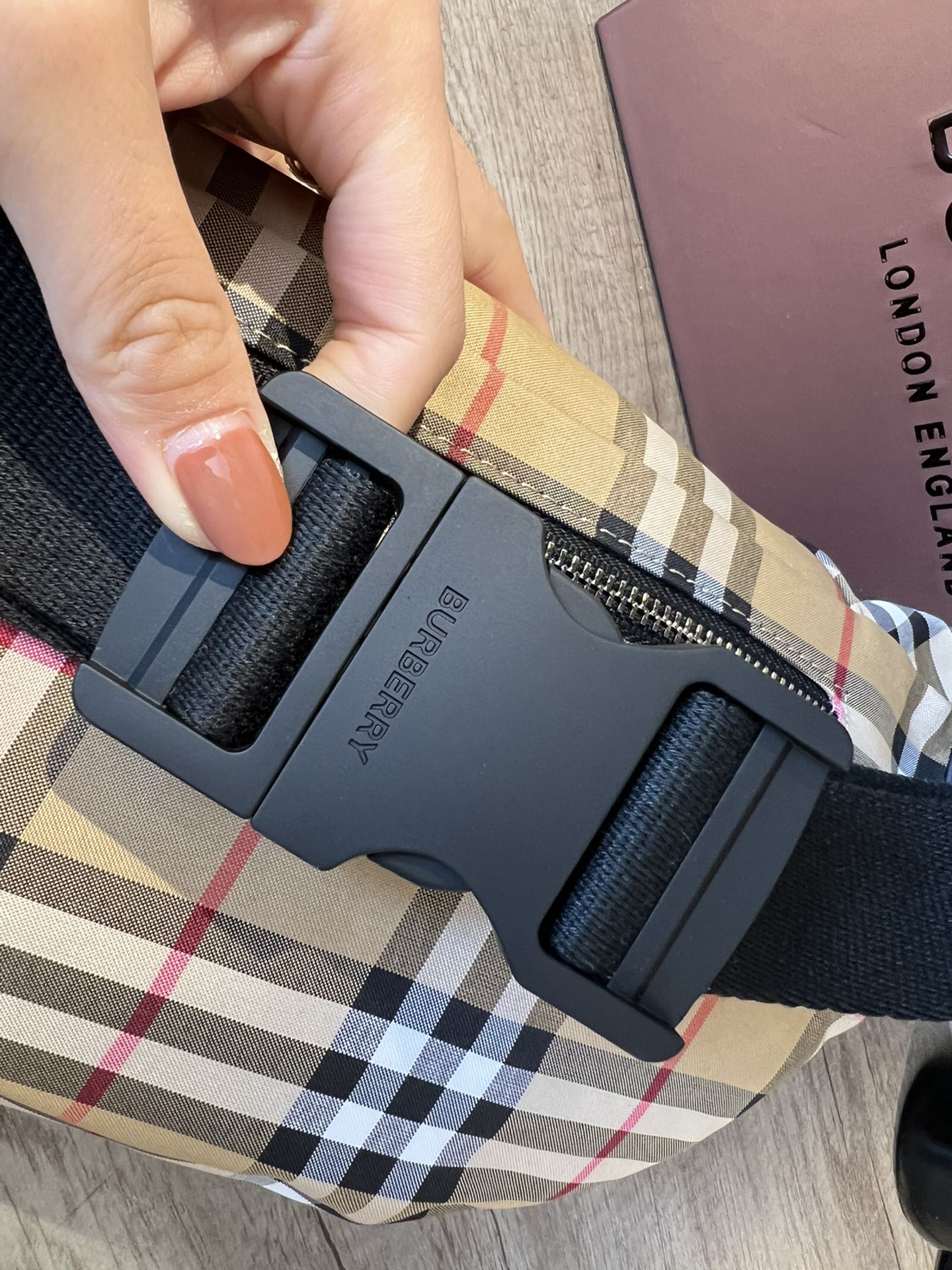 【BUREERRY公式 旗艦店】（バーバリー） ウエストポーチ 28cmX16cm