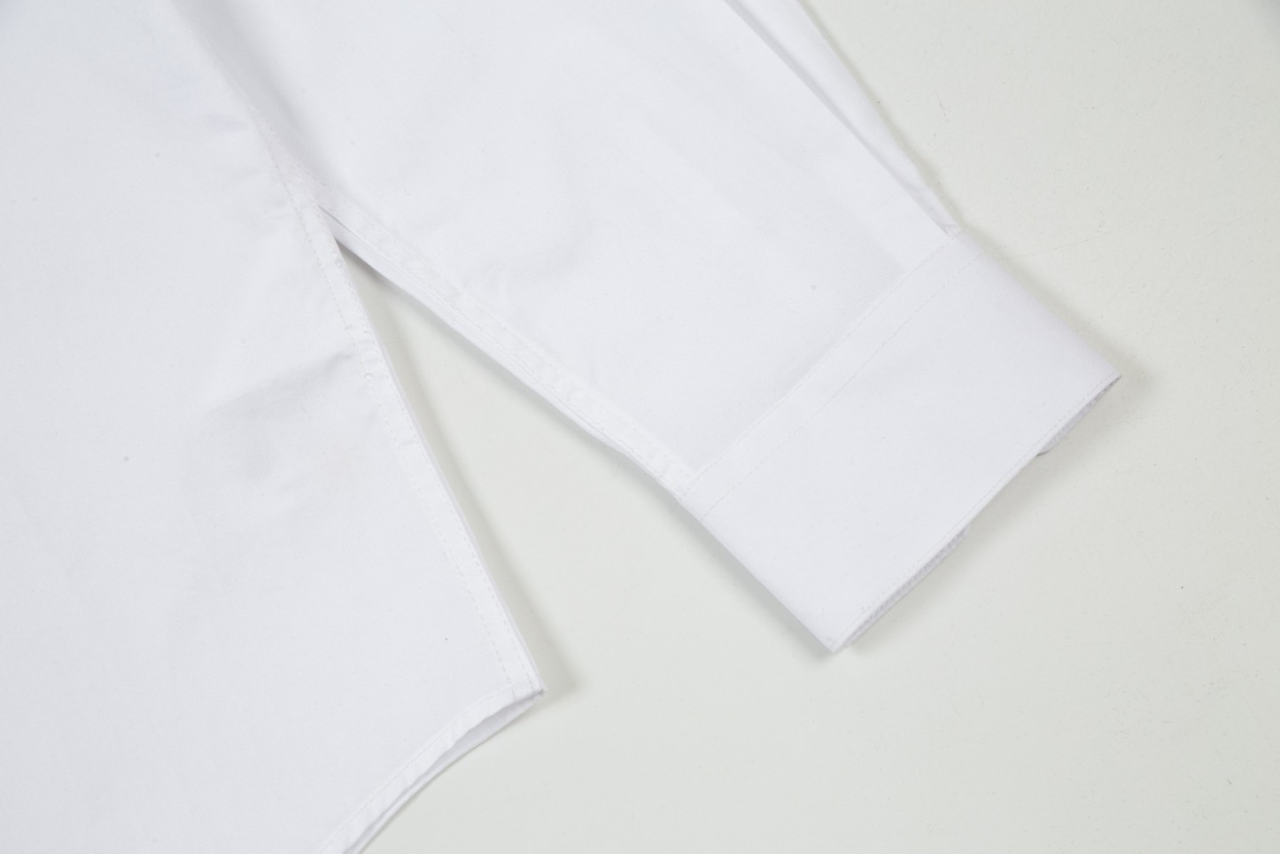 【LOUIS VUITTON 公式旗艦店】ルイヴィトン シャツ ご好評に付き再入荷 240715