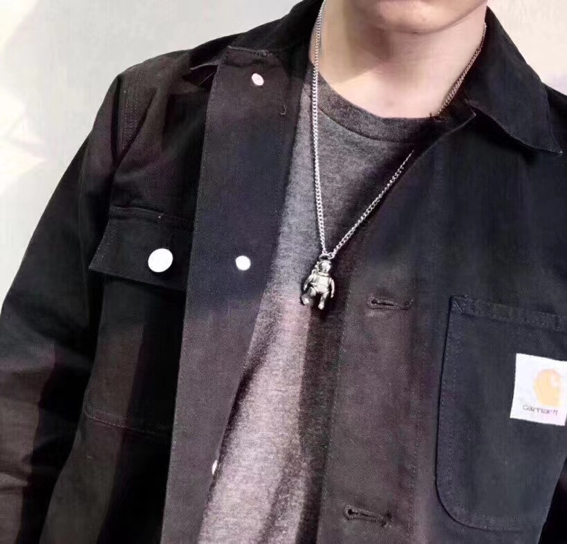 LOUIS VUITTON（ルイヴィトン）宇宙飛行士 ネックレス