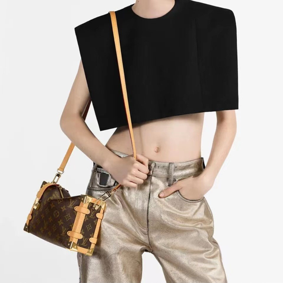 LOUIS VUITTON（ルイヴィトン） SIDE TRUNK メッセンジャーバッグ M46358