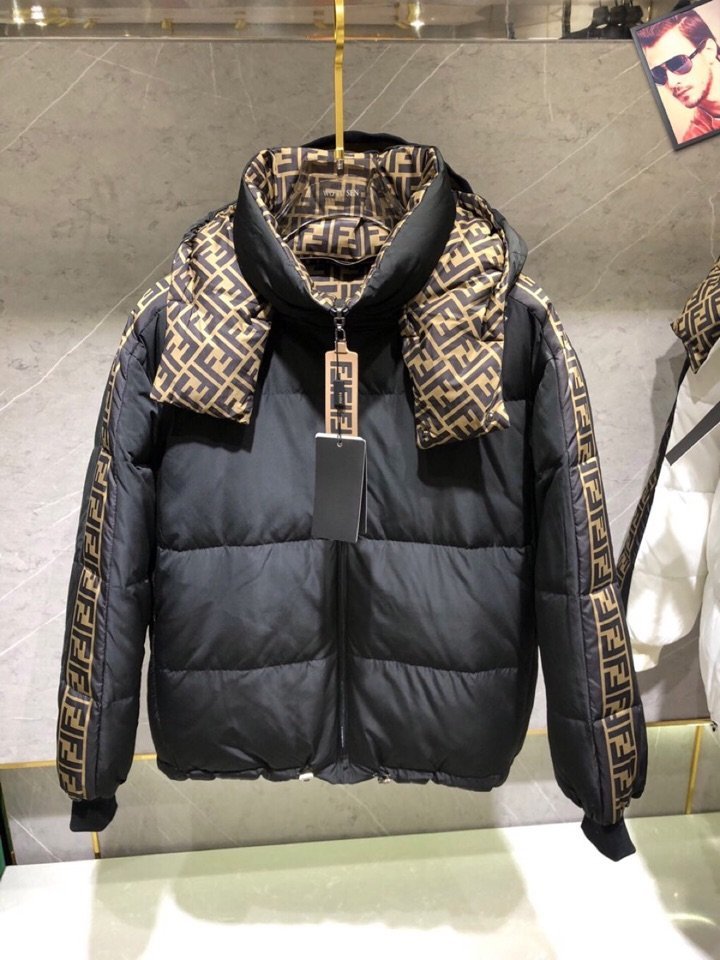 FENDI（フェンディ） ダウンジャケット