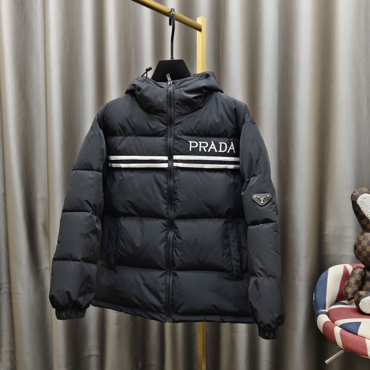 【PRADA旗艦店】プラダ ダウンジャケット ご好評に付き再入荷！