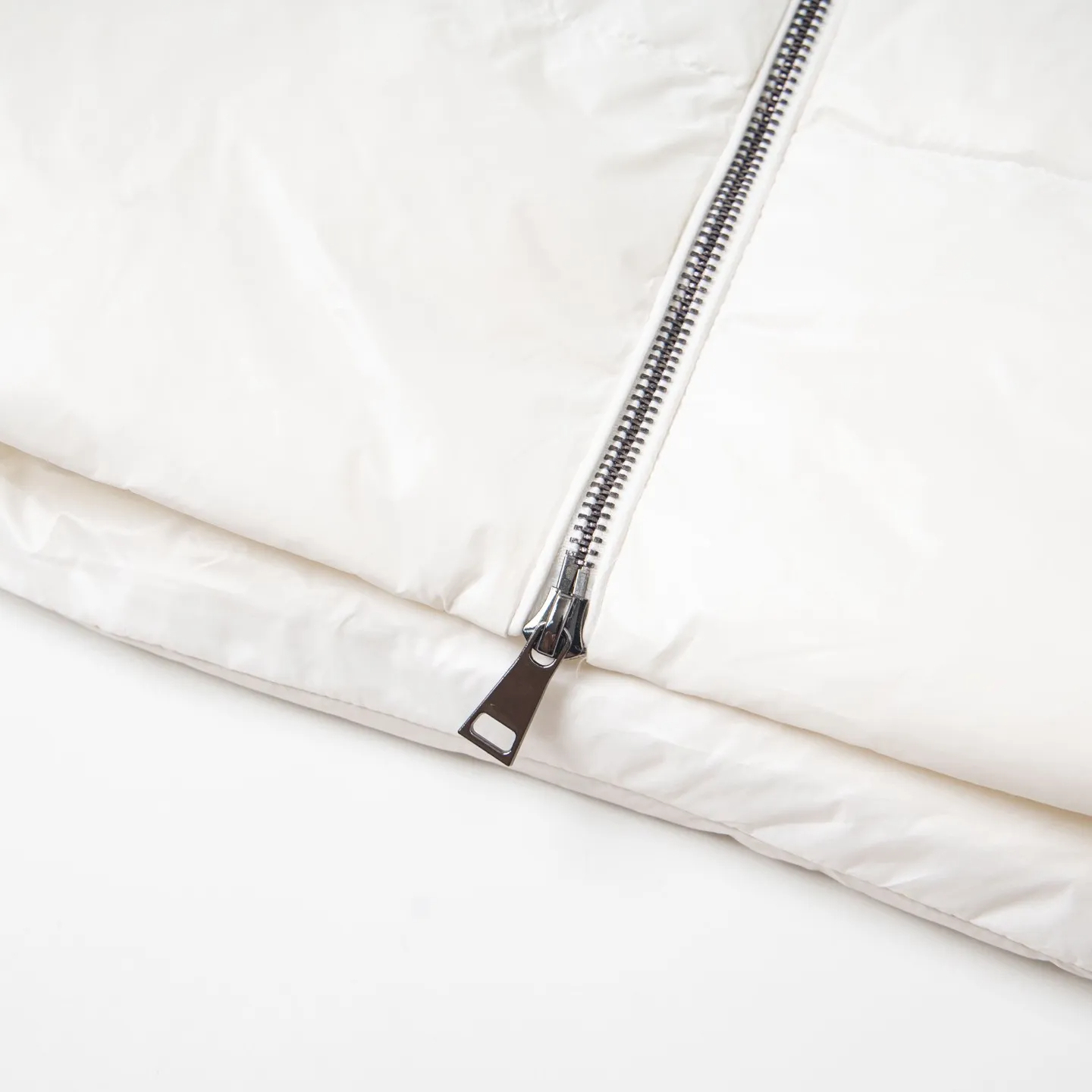 【MONCLER公式 旗艦店】モンクレール ダウンジャケット、ご好評に付き再入荷！