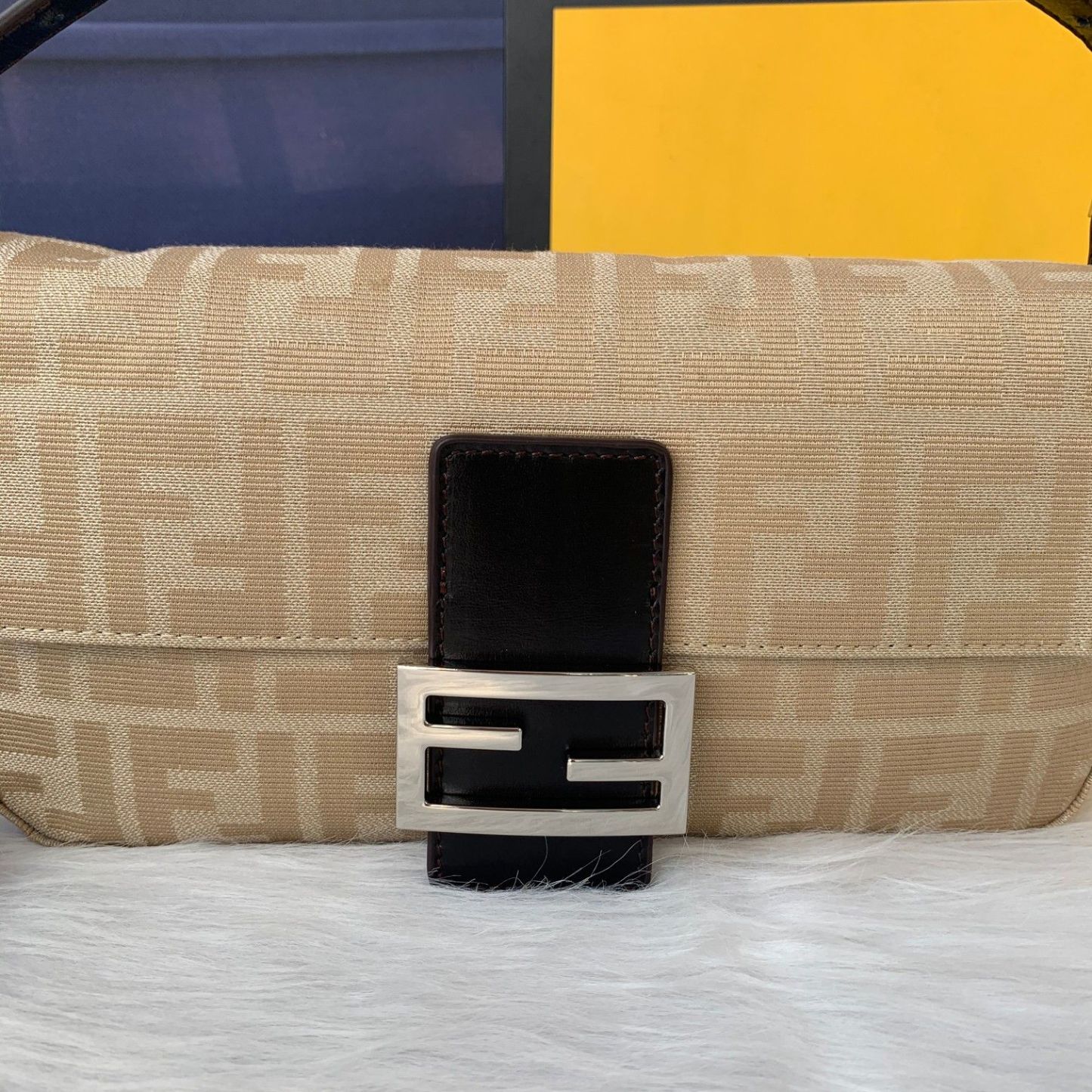 FENDI（フェンディ） メッセンジャーバッグ 25X13X4 CM