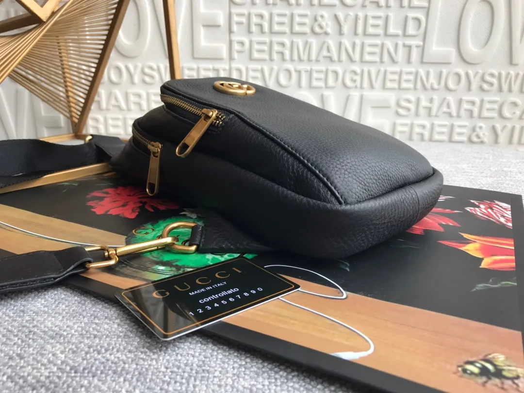 【GUCCI 公式旗艦店】クッチ 胸ポケット 当日出荷 好評に付き再入荷！32*17*4CM