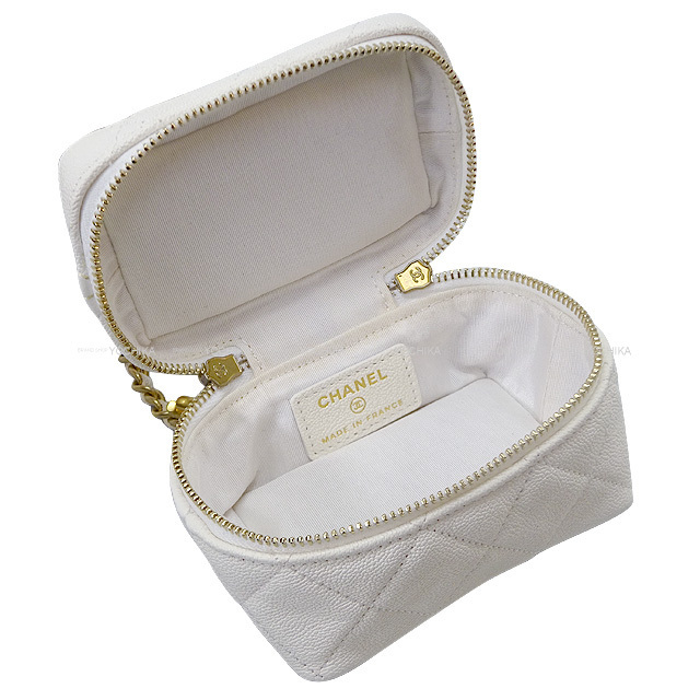 ✨VERY雑誌掲載！矢野未希子さん愛用の新作バッグが登場!!まさに「今」持ちたい！💓CHANELスモール ヴァニティー ケース