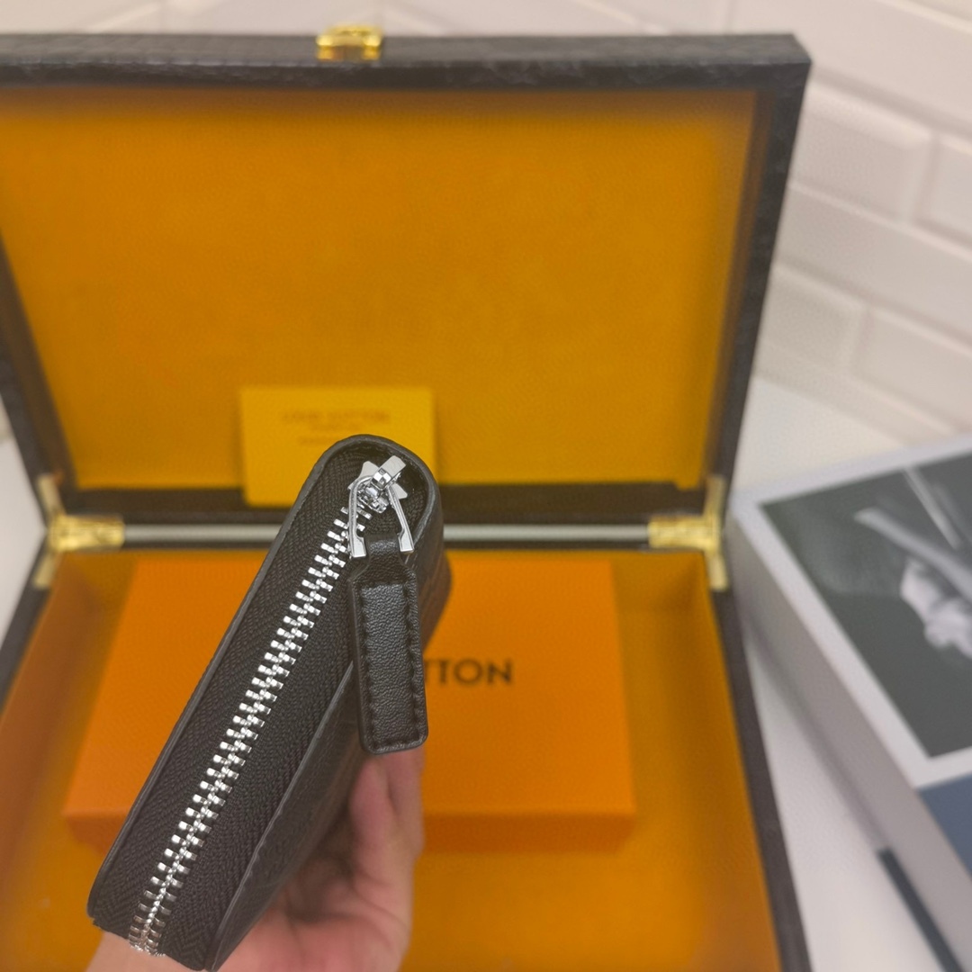 Louis Vuitton (ルイ・ヴィトン) 財布19x10x2.5 cm