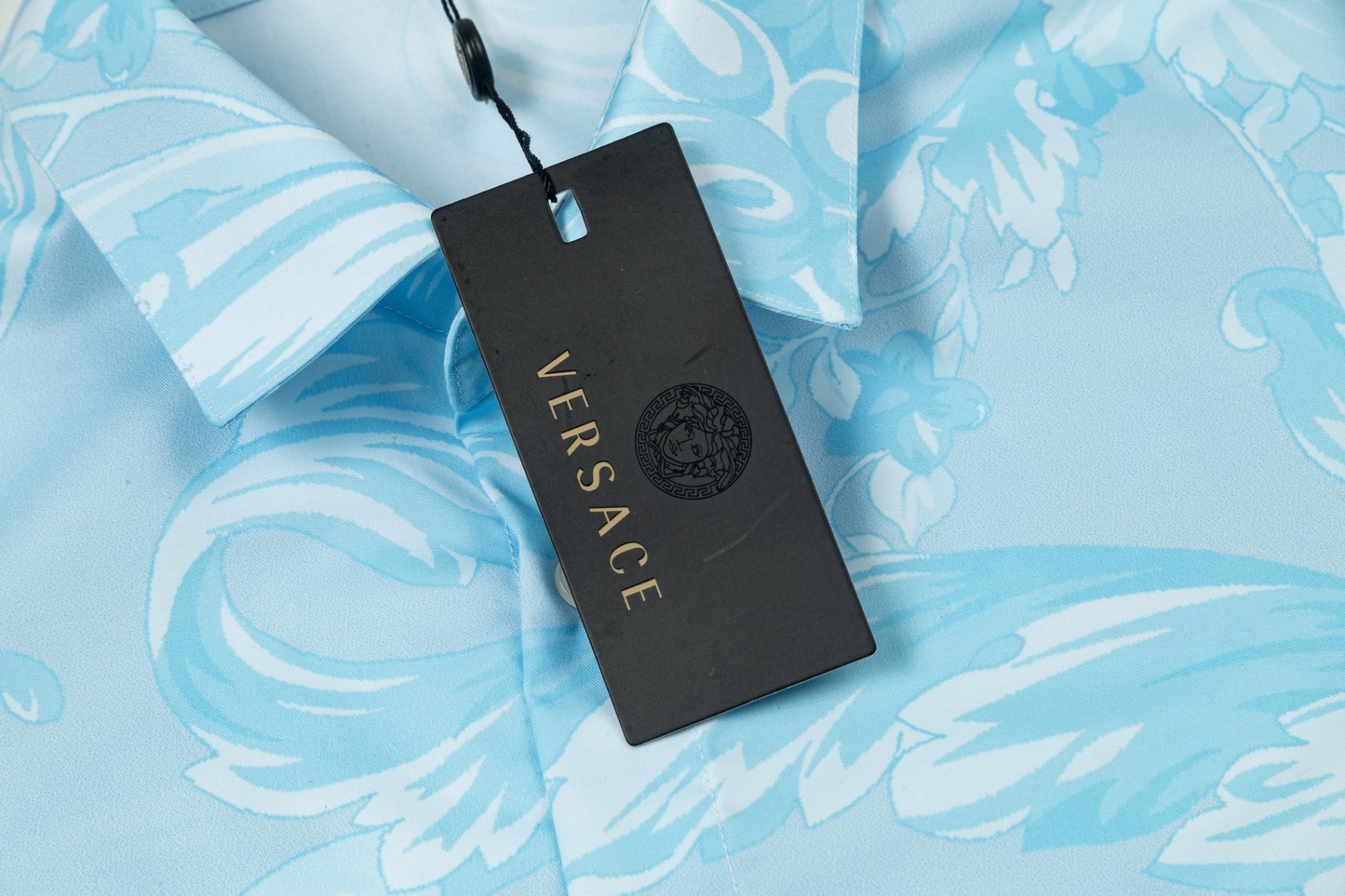 【VERSACE 公式旗艦店】ヴェルサーチ シャツ ご好評に付き再入荷 240716