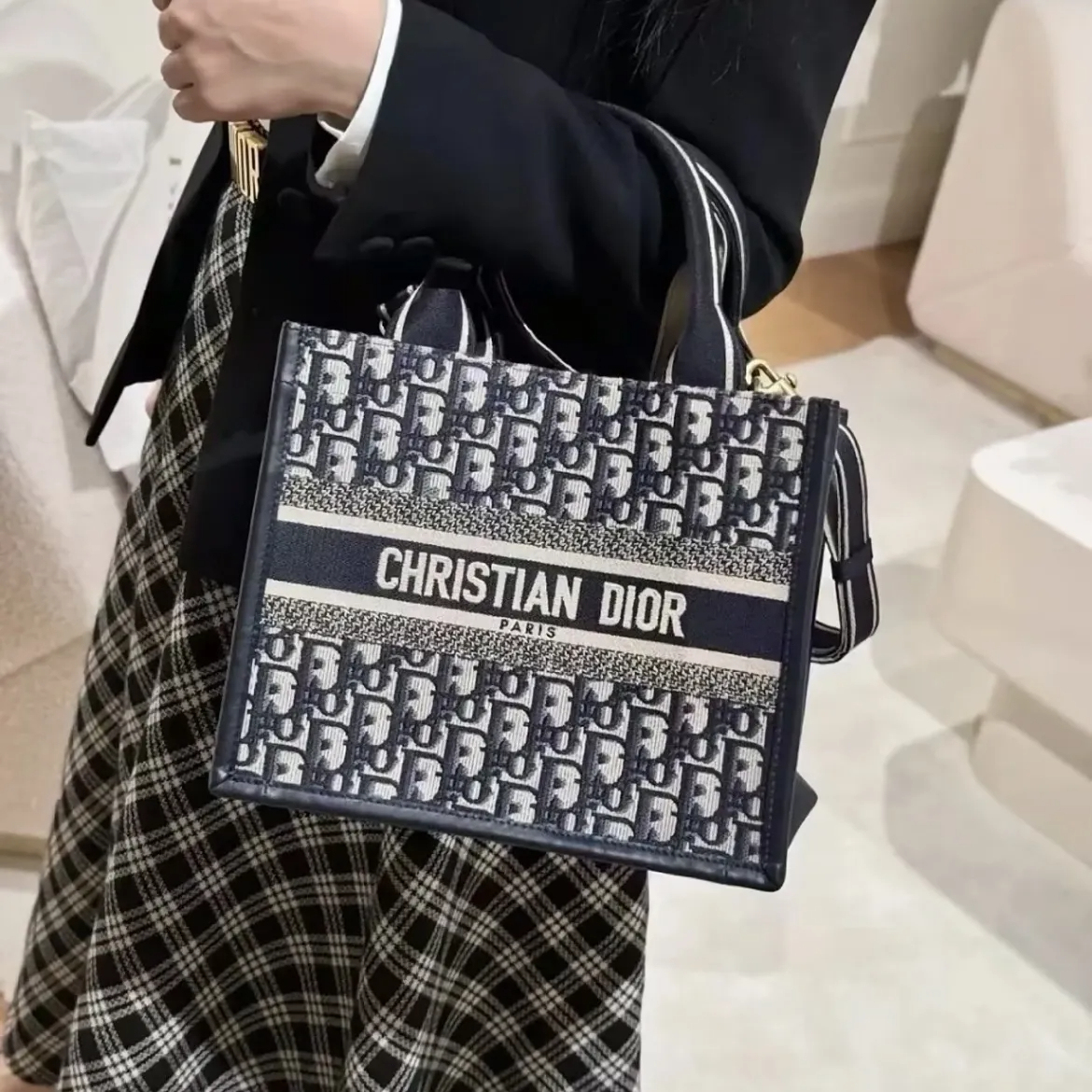 スタイリッシュで可愛い★DIOR BOOK TOTE バッグ スモール