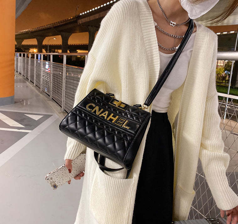 👜レターワンショルダーバッグ、ファッショナブルな大容量テクスチャードメッセンジャーバッグ👜【送料無料】