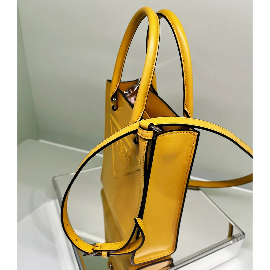 【セール】プラダ☆レザー ハンドバッグ エンボスロゴ☆1BA333