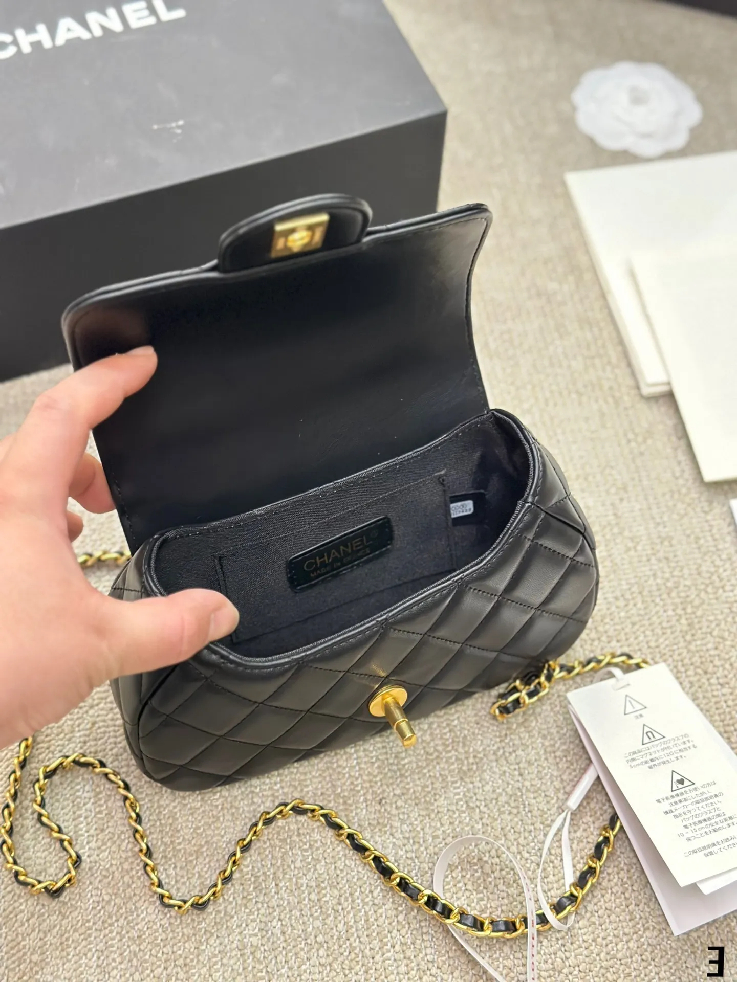 CHANEL トップハンドルフラップバッグ