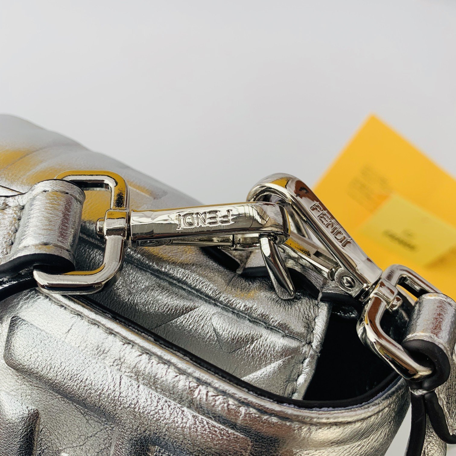 FENDI（フェンディ） メッセンジャーバッグ 26X14X4 CM