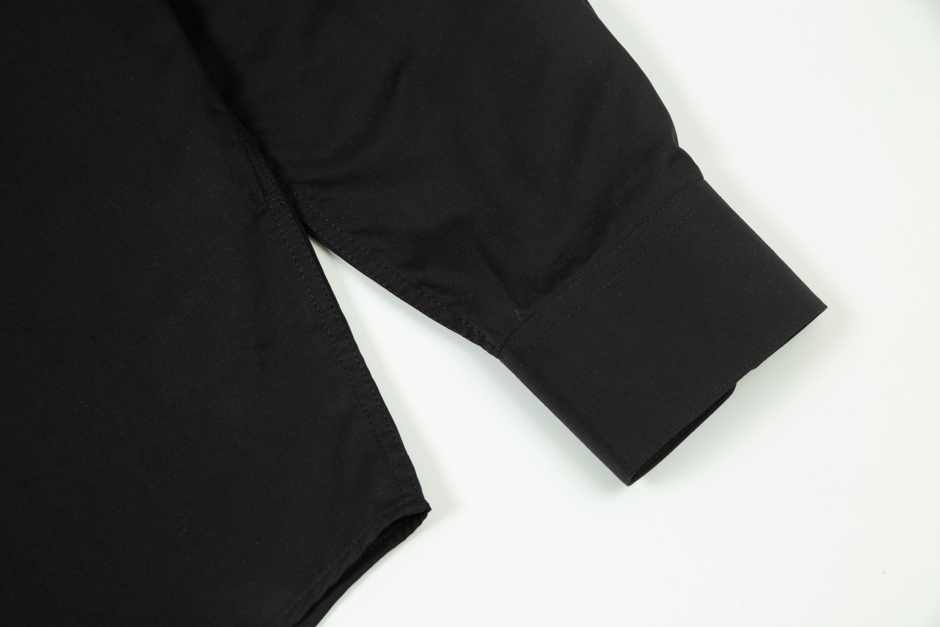 【LOUIS VUITTON 公式旗艦店】ルイヴィトン シャツ ご好評に付き再入荷 240715