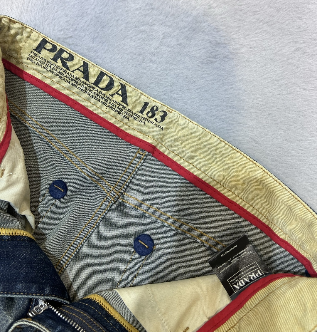 【PRADA公式旗艦店】プラダ ジーパン、ご好評に付き再入荷！