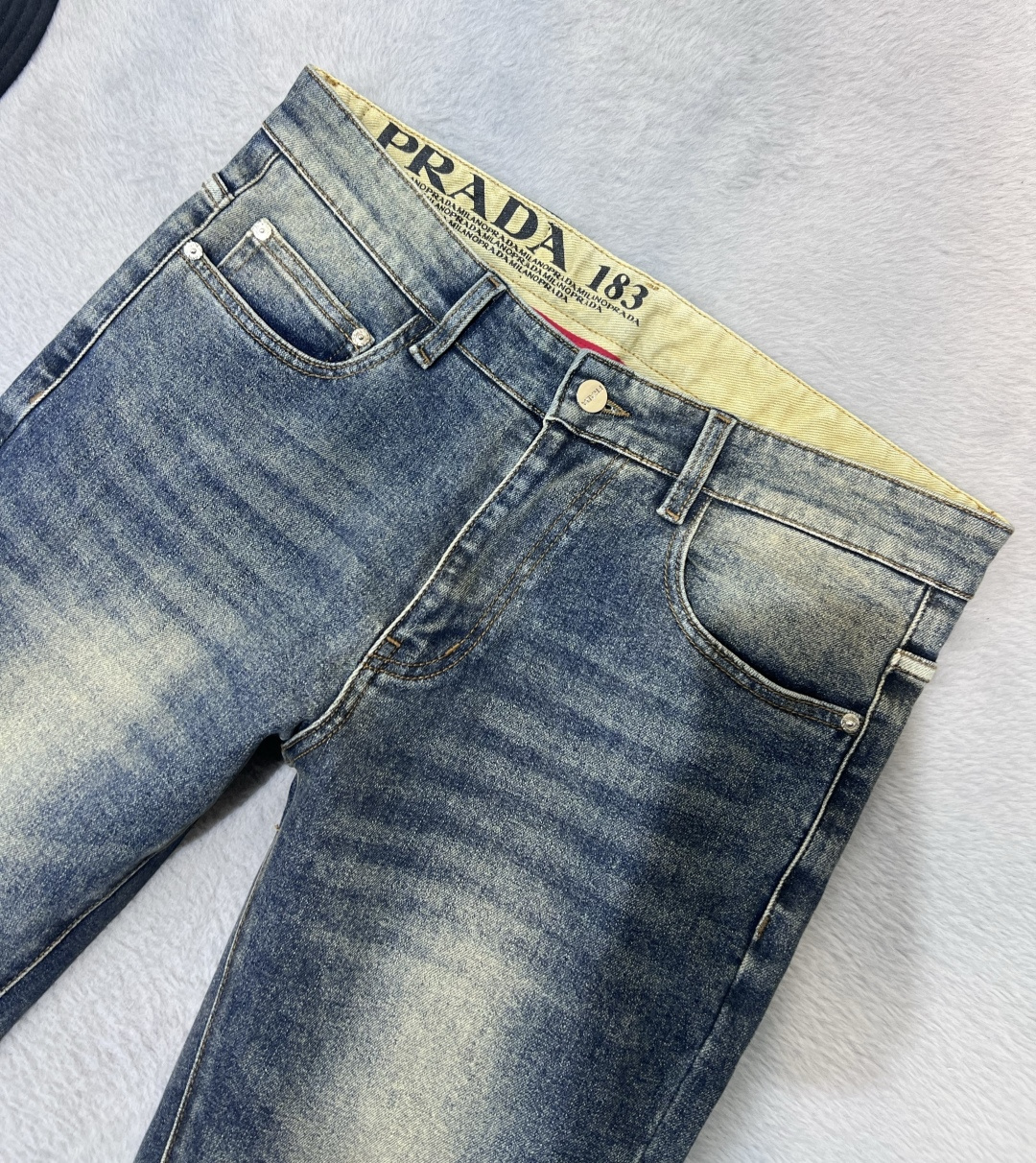 【PRADA公式旗艦店】プラダ ジーパン、ご好評に付き再入荷！