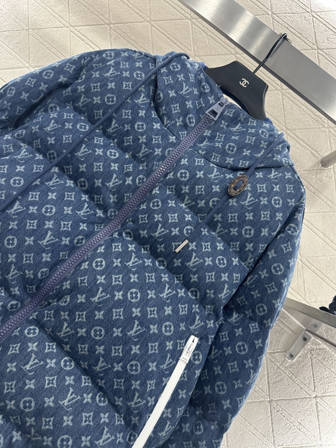 【LOUIS VUITTON旗艦店】ルイヴィトン ダウンジャケット ご好評に付き再入荷！