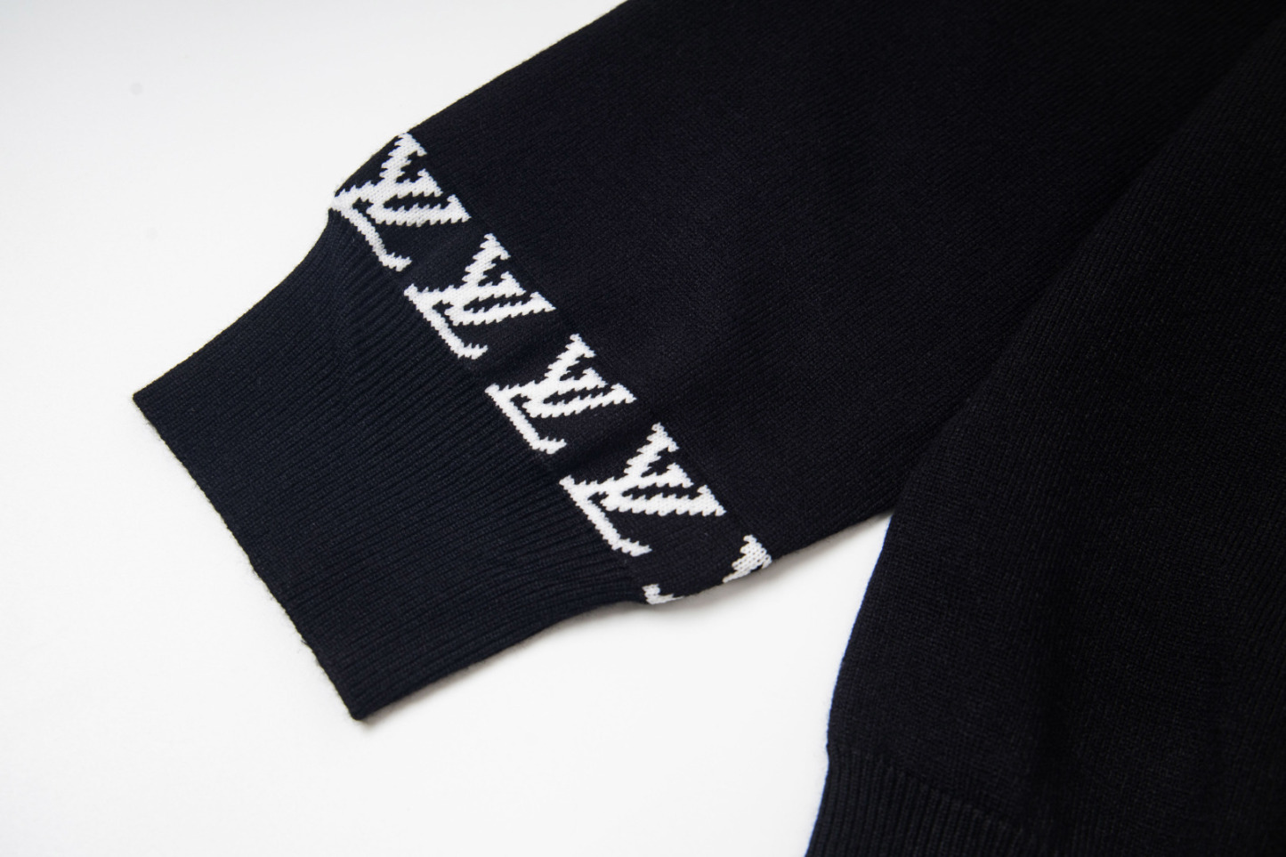 【LOUIS VUITTON旗艦店】ルイヴィトン セーター 男女兼用 ご好評に付き再入荷！