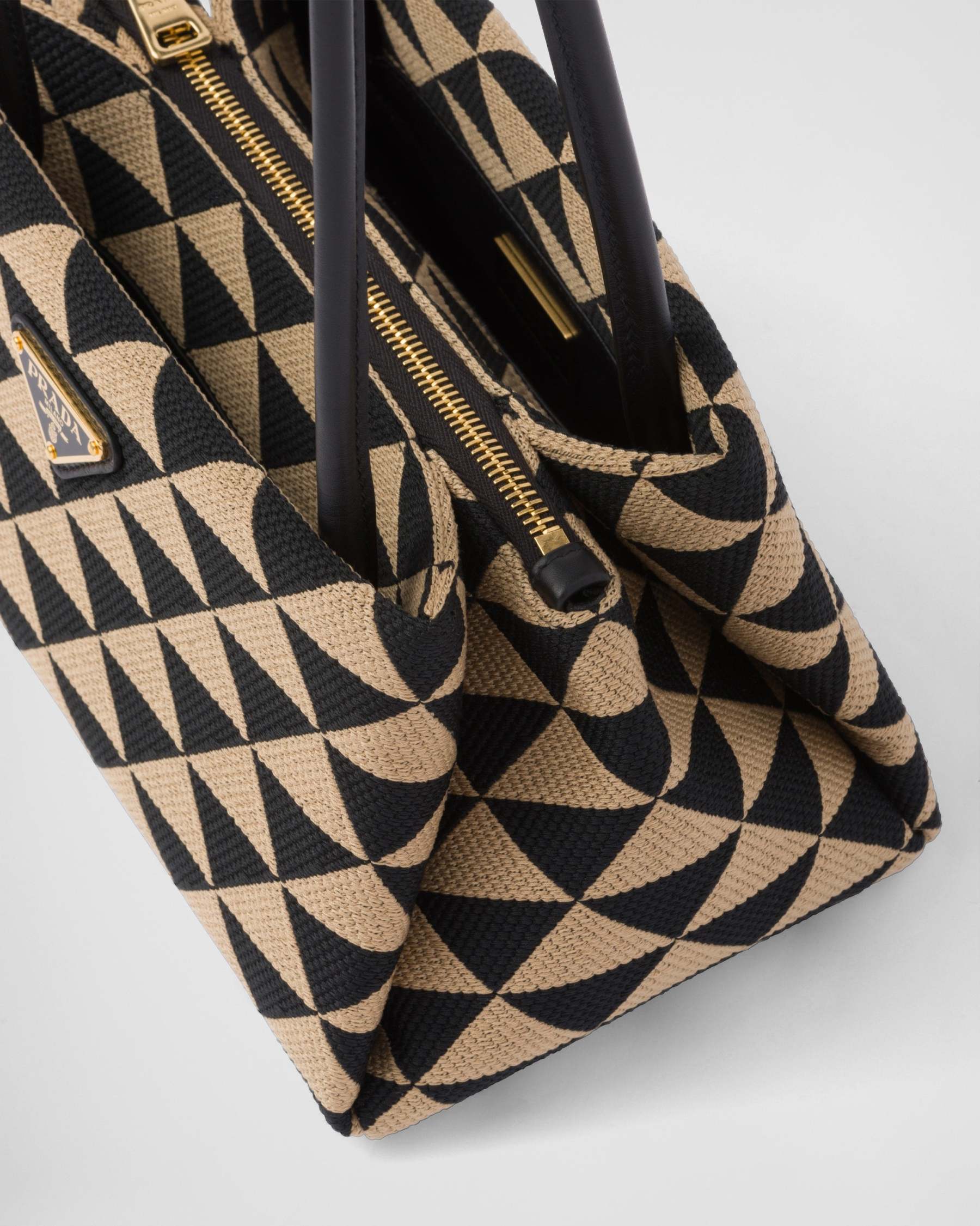 プラダ シンボル エンブロイダリーファブリック スモールバッグ