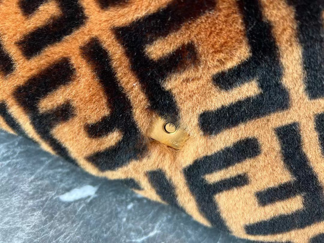 フェンディ ウール バゲット バッグ