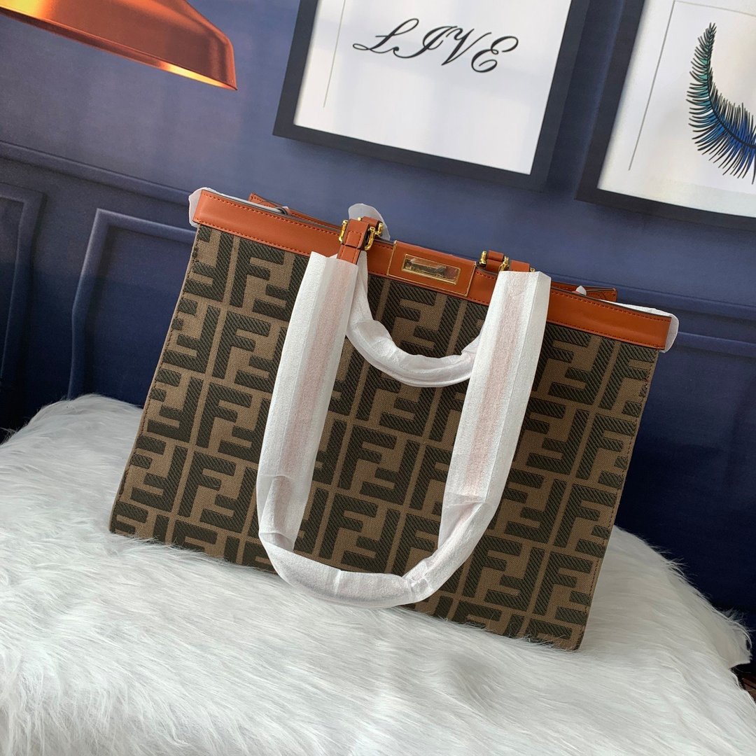 FENDI（フェンディ） ハンドバッグ41x29.5x16cm