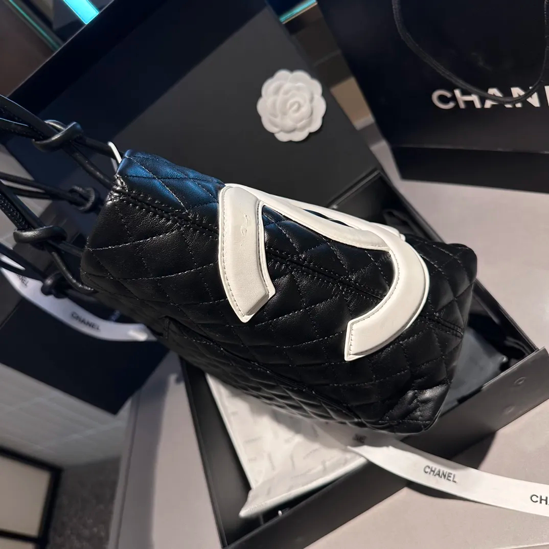 【トレンドのバイカラー♪】CHANEL シャネル ショルダーバッグ