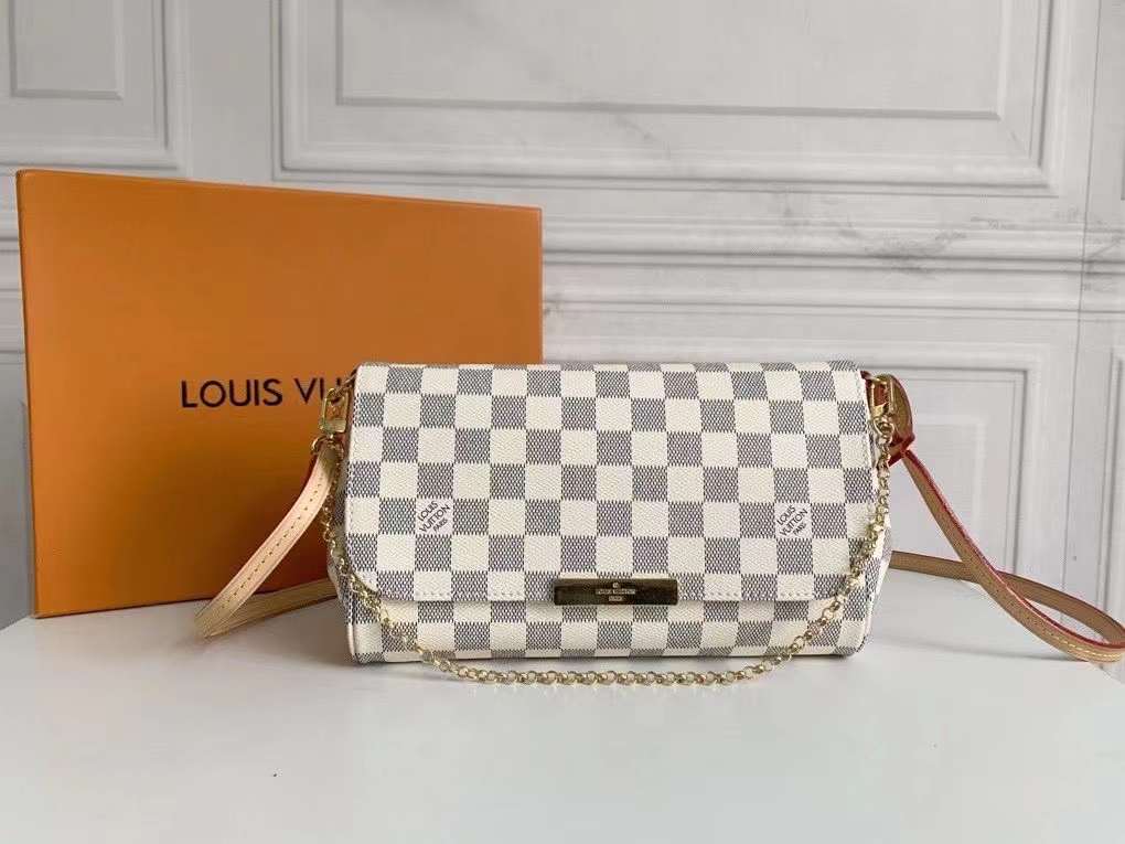 LOUIS VUITTON ルイヴィトン FAVORITE ショルダーバッグ M40718