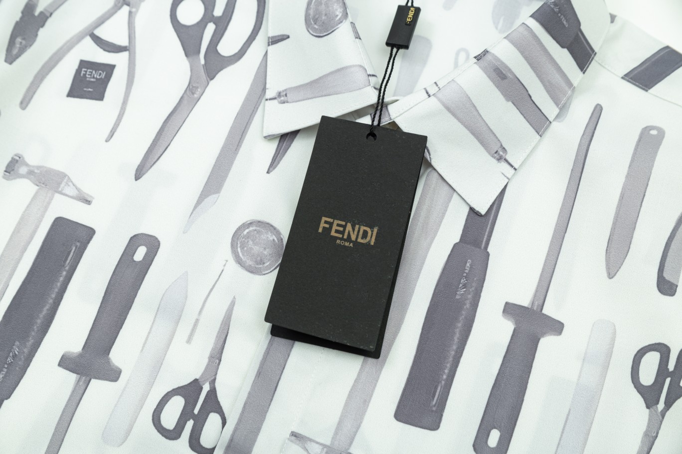 【FENDI 公式旗艦店】フェンディ シャツ ご好評に付き再入荷 240716