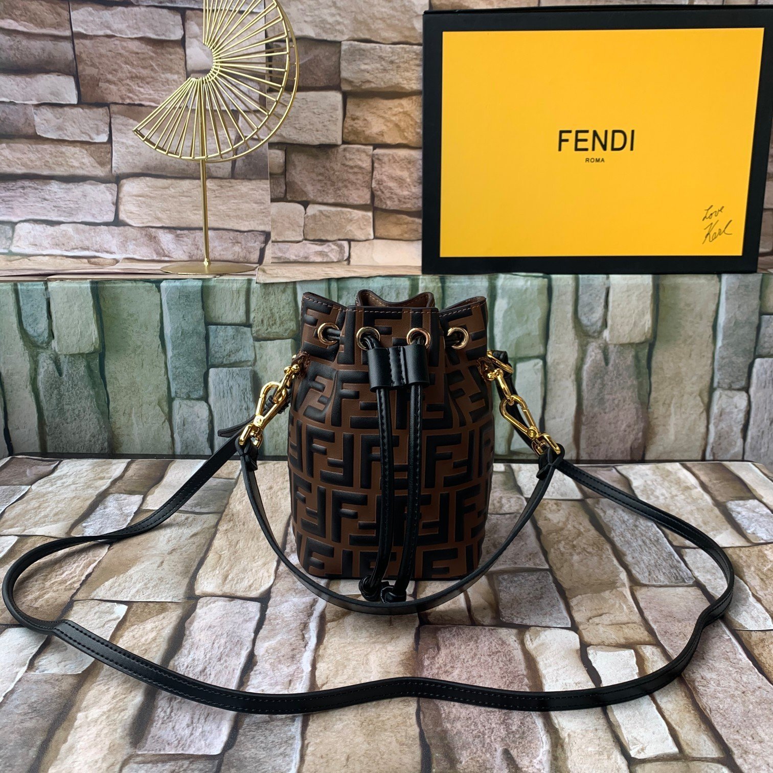 FENDI（フェンディ） メッセンジャーバッグ18X12X10CM