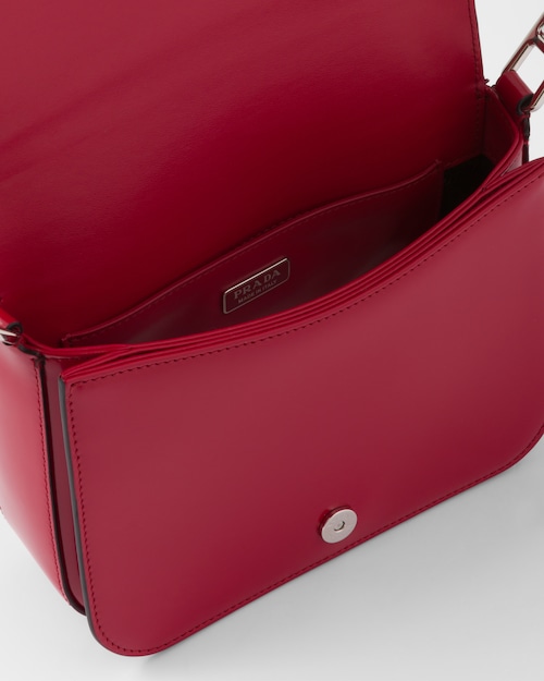 🔥大人気！雑誌「VIVI」に掲載!💓藤田ニコルの愛用ブランドの新作バッグが掲載された💓ブラックレザーショルダーバッグ 👜大人の女性へ