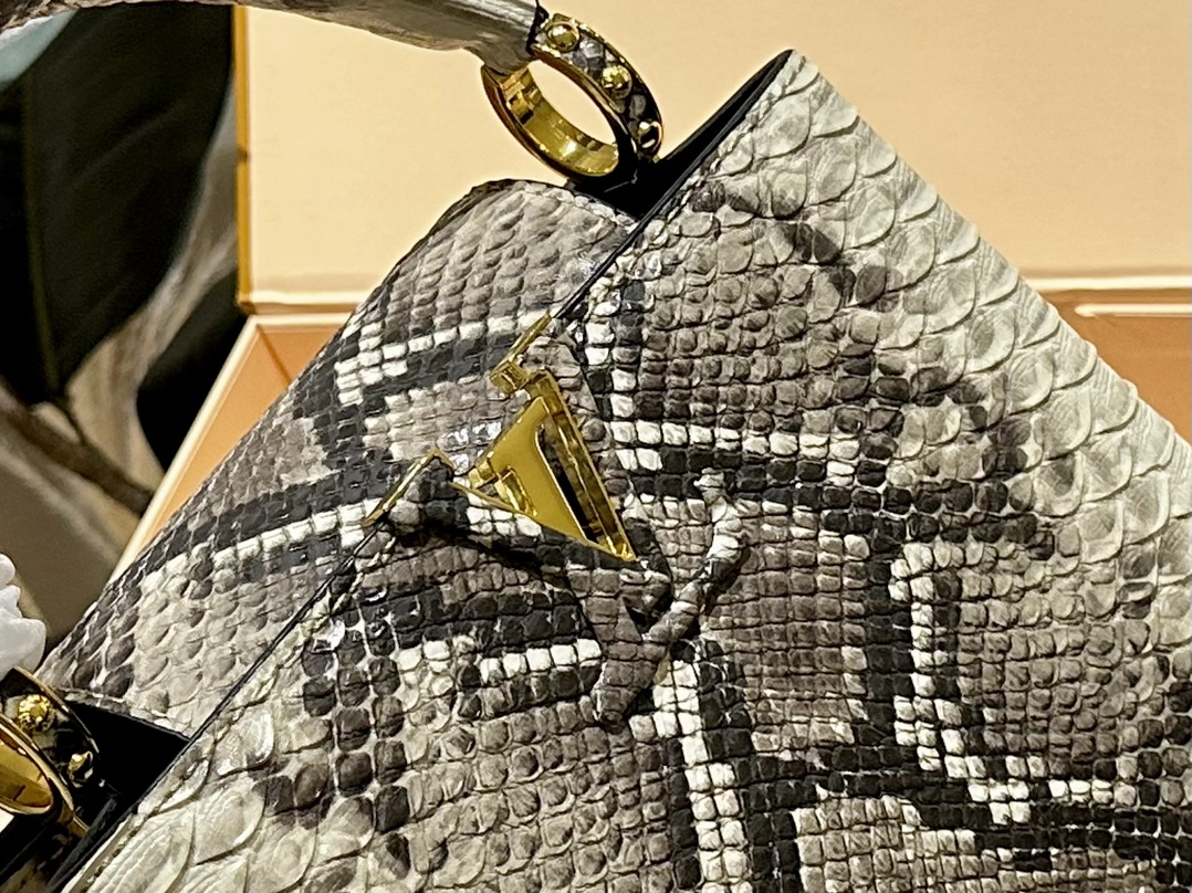 【Louis Vuitton 】カプシーヌのパイソン柄のかっこよさにこだわり、LVはカプシーヌを「レディースバッグ」と位置付ける