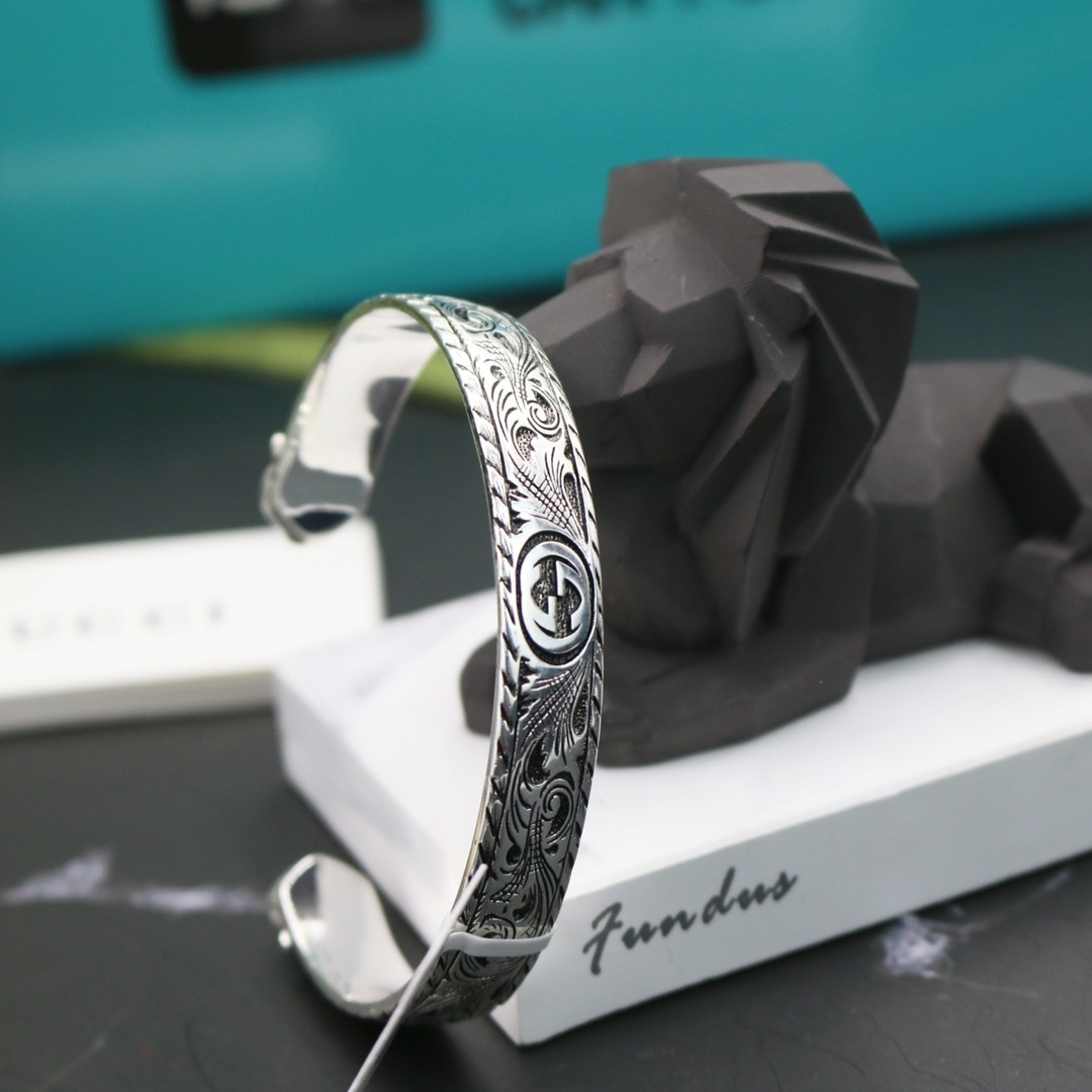 GUCCI スターリングシルバーブレスレット