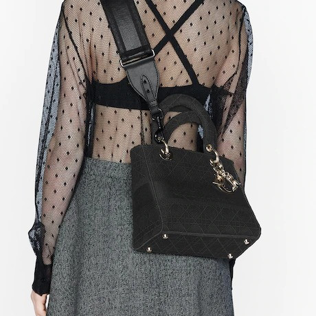 【DIOR】雑誌掲載！完売必至！憧れのMedium Lady D-Lite Bag！ 刺繍キャンバス グレー バッグ