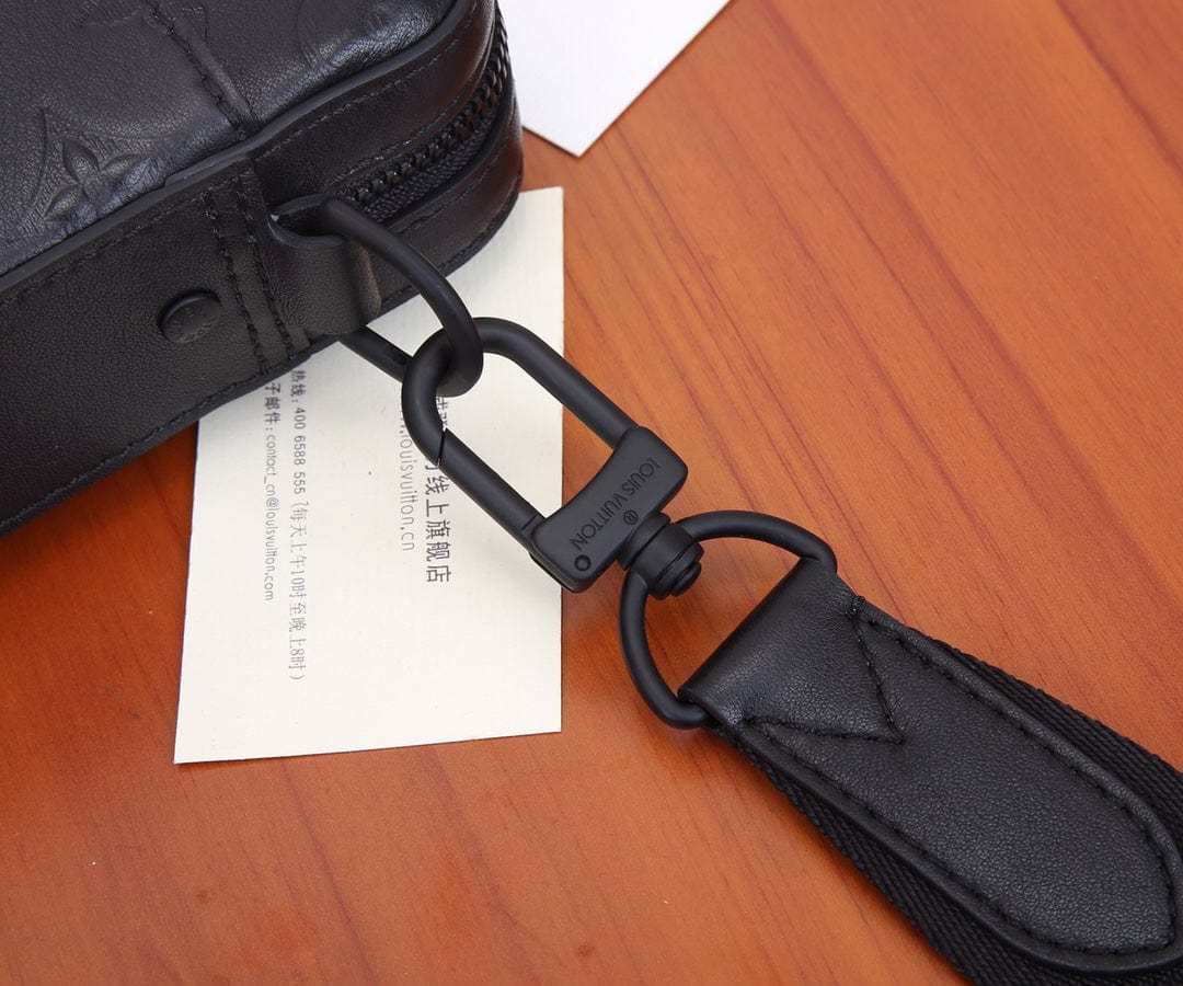 LOUIS VUITTON デュオ・メッセンジャー M69827