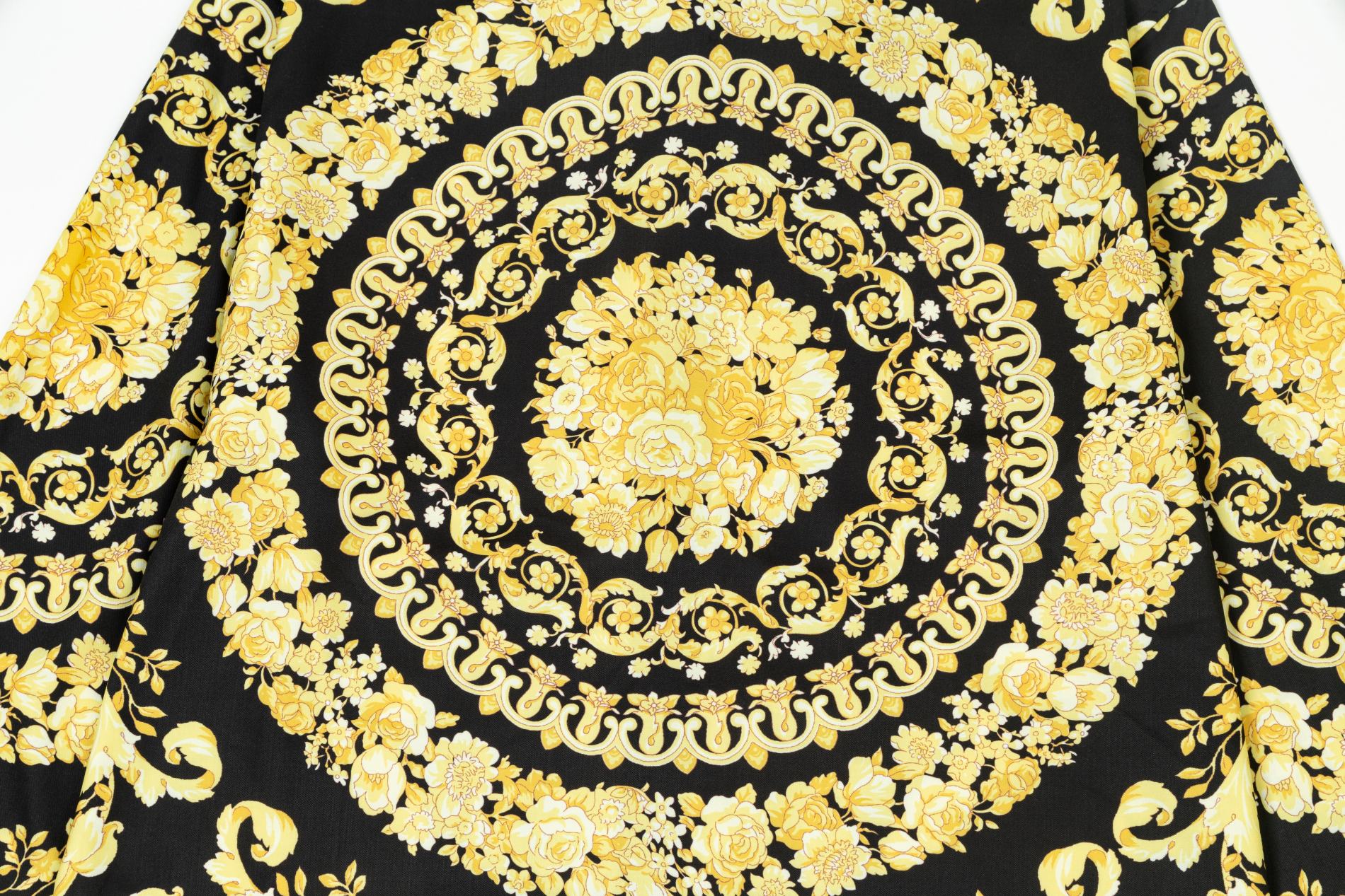 【VERSACE 公式旗艦店】ヴェルサーチ シャツ ご好評に付き再入荷 240716