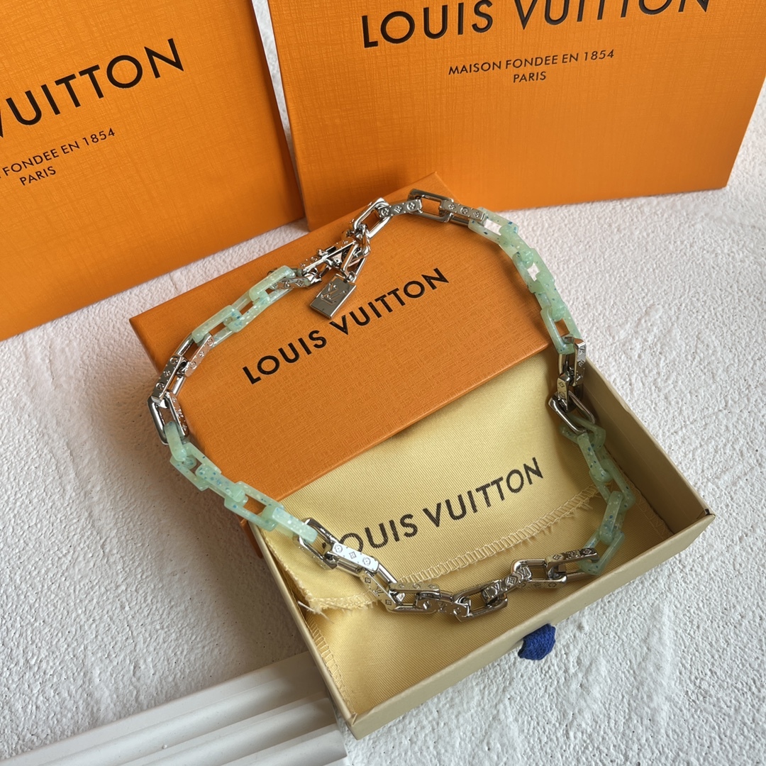 LOUIS VUITTON（ルイヴィトン）MONOGRAM CHAINネックレス