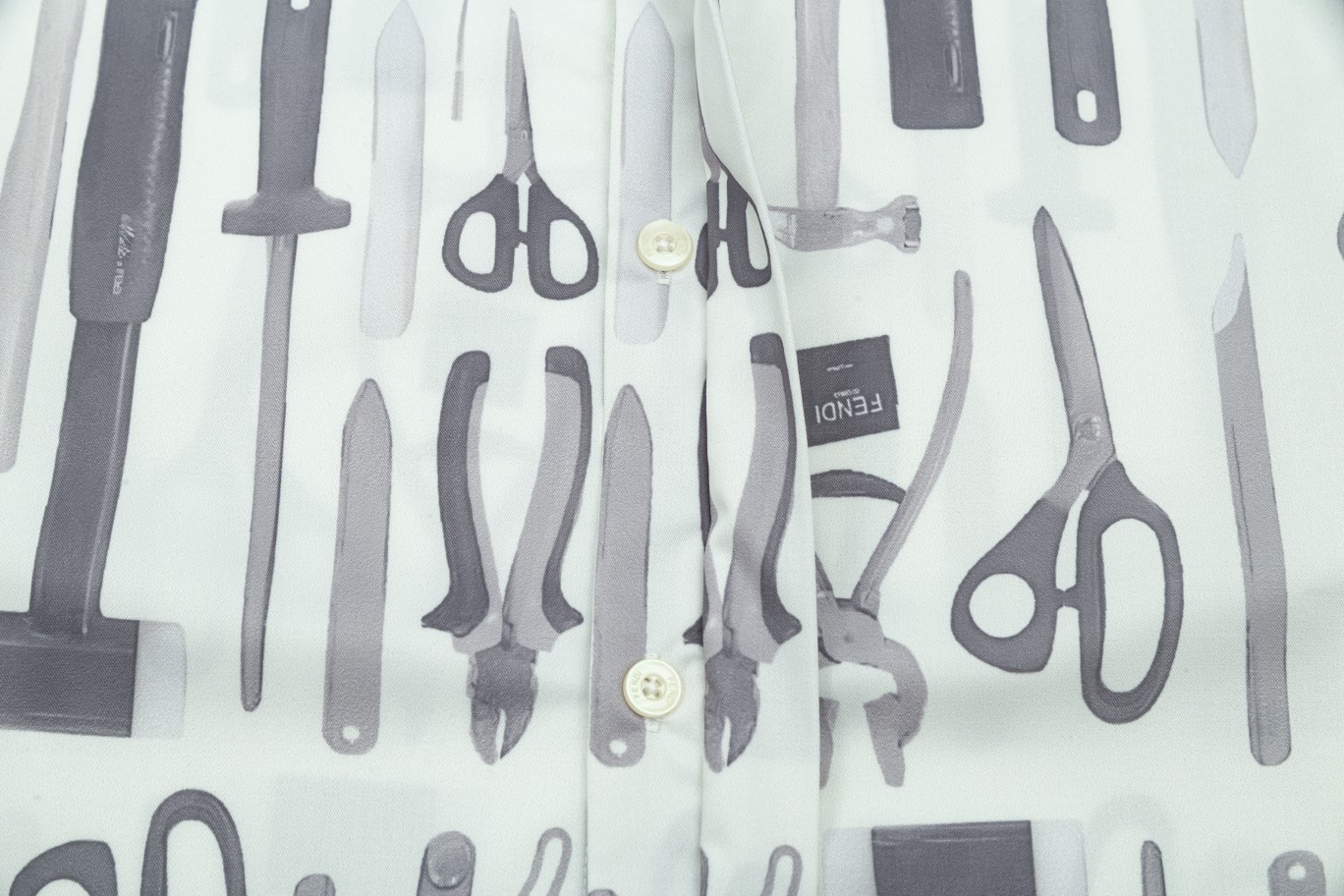 【FENDI 公式旗艦店】フェンディ シャツ ご好評に付き再入荷 240716