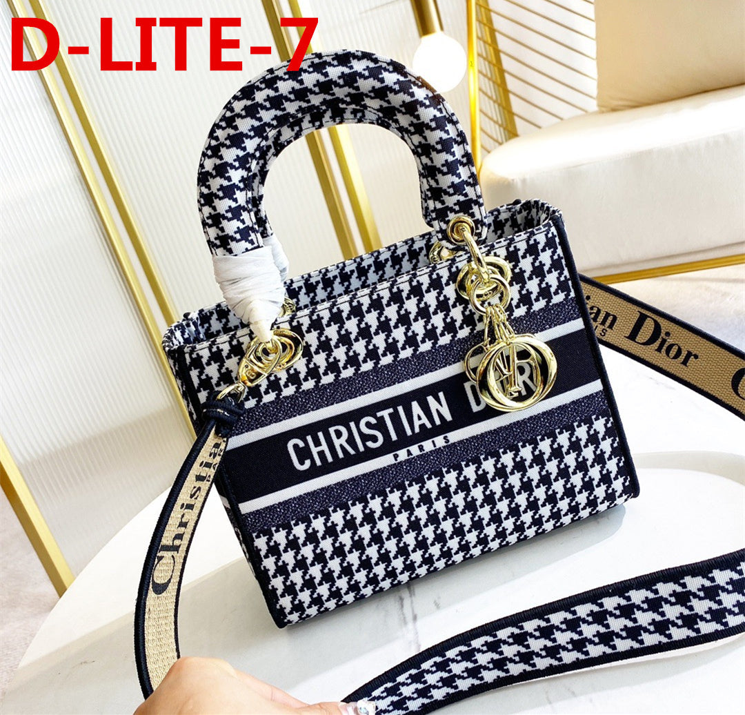 【ディオール】累積売上総額第１位·ウルトラマット ミディアムバッグ-選べる11色-BUYMA