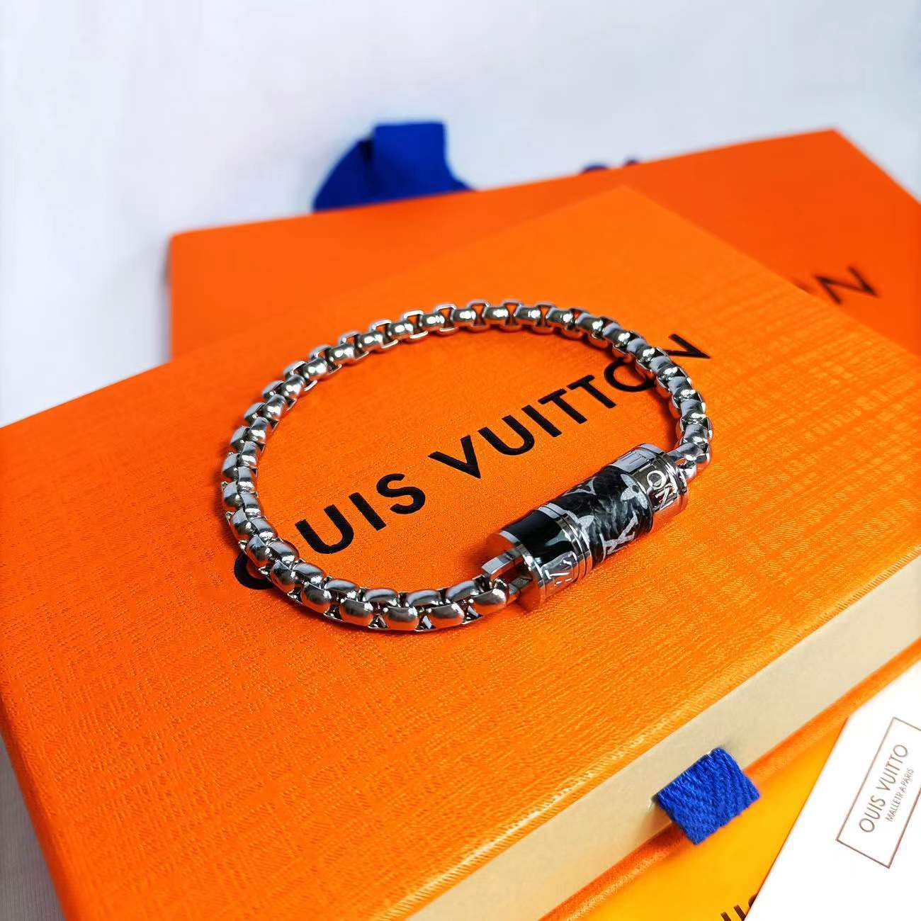 LOUIS VUITTON（ルイヴィトン）ブレスレット