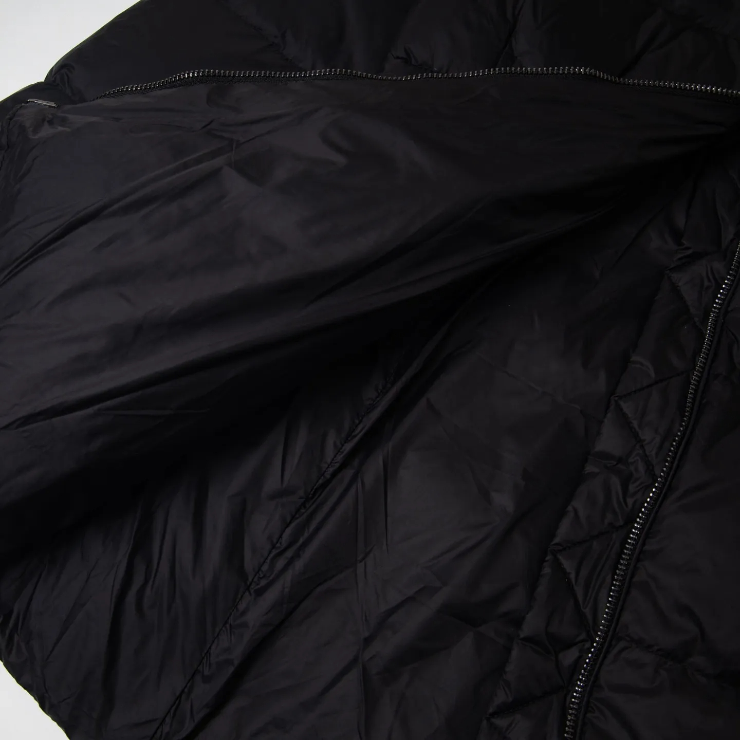 【MONCLER公式 旗艦店】モンクレール ダウンジャケット、ご好評に付き再入荷！