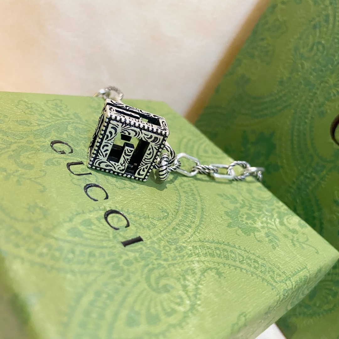 GUCCI スクエアGシルバーネックレス