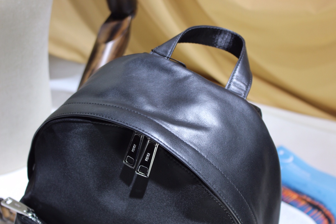 【FENDI 公式 旗艦店】フェンディ リュックサック 当日出荷 好評に付き再入荷！33*40*15CM