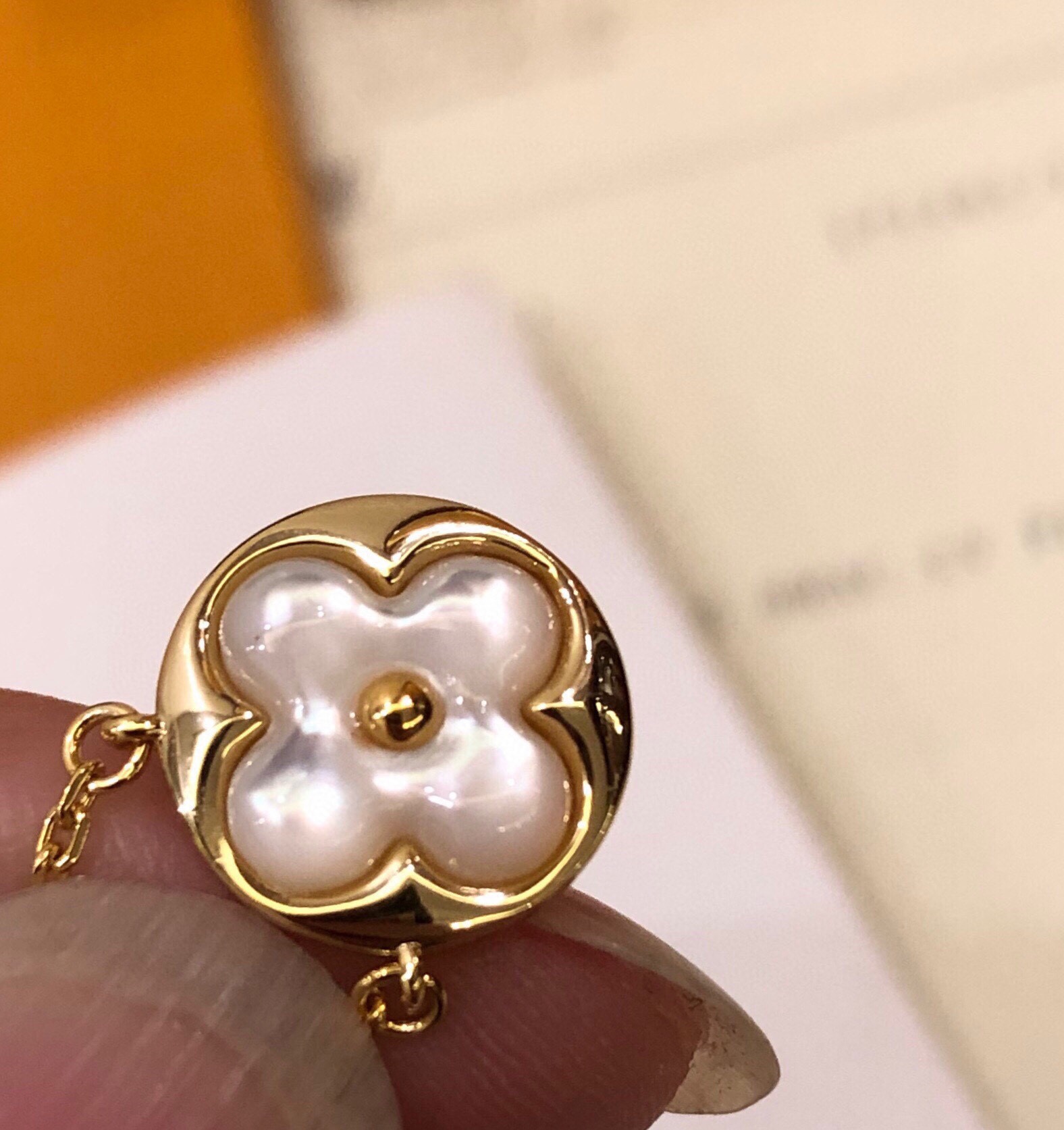 LOUIS VUITTON（ルイヴィトン） シェルネックレス Q93520