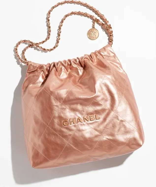 【芸能人多数愛用】人気沸騰CHANEL 22スモールトートバッグ